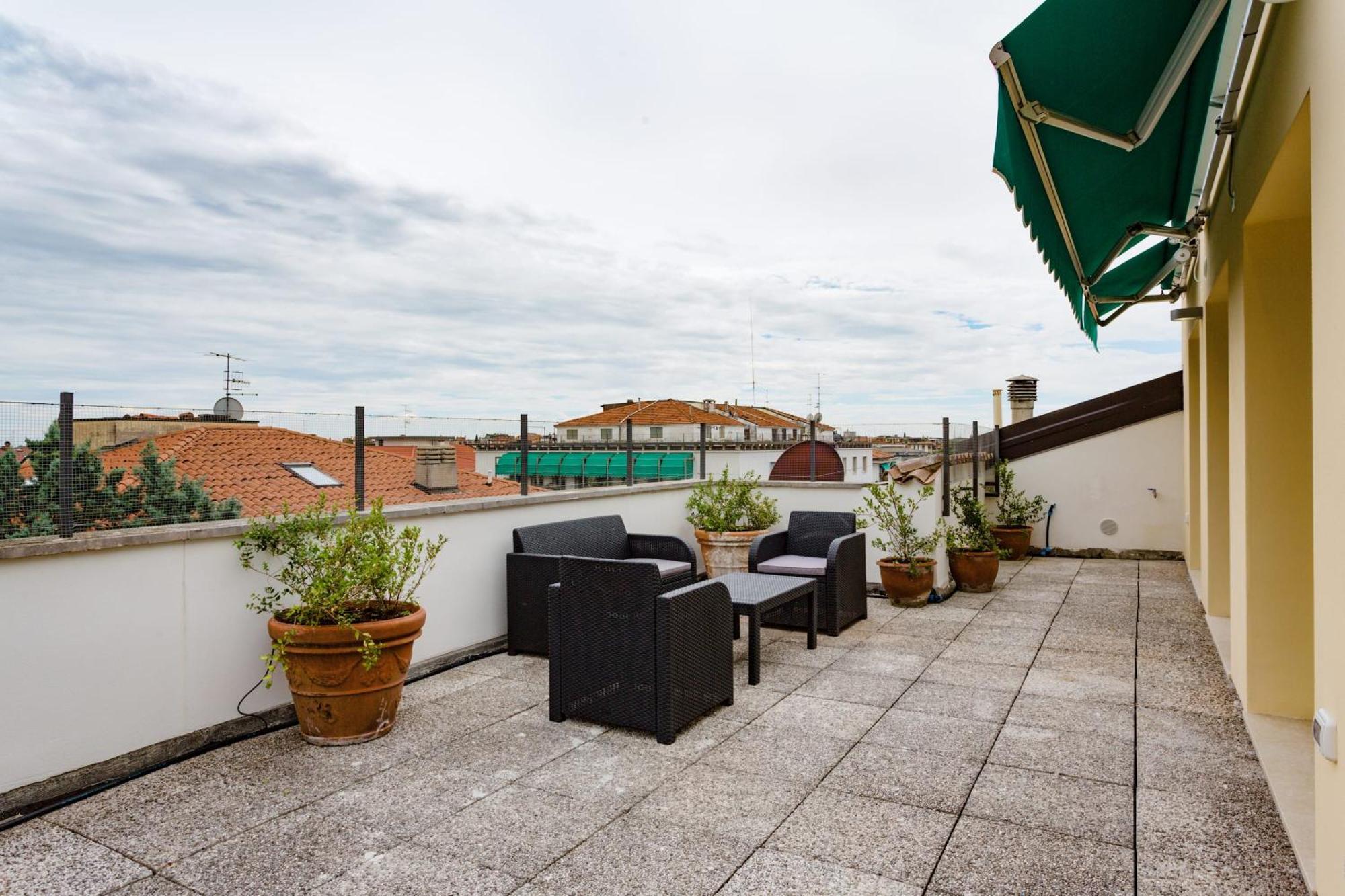 ヴェローナAmazing Flat With Big Terrace And Private Car Parkアパートメント エクステリア 写真